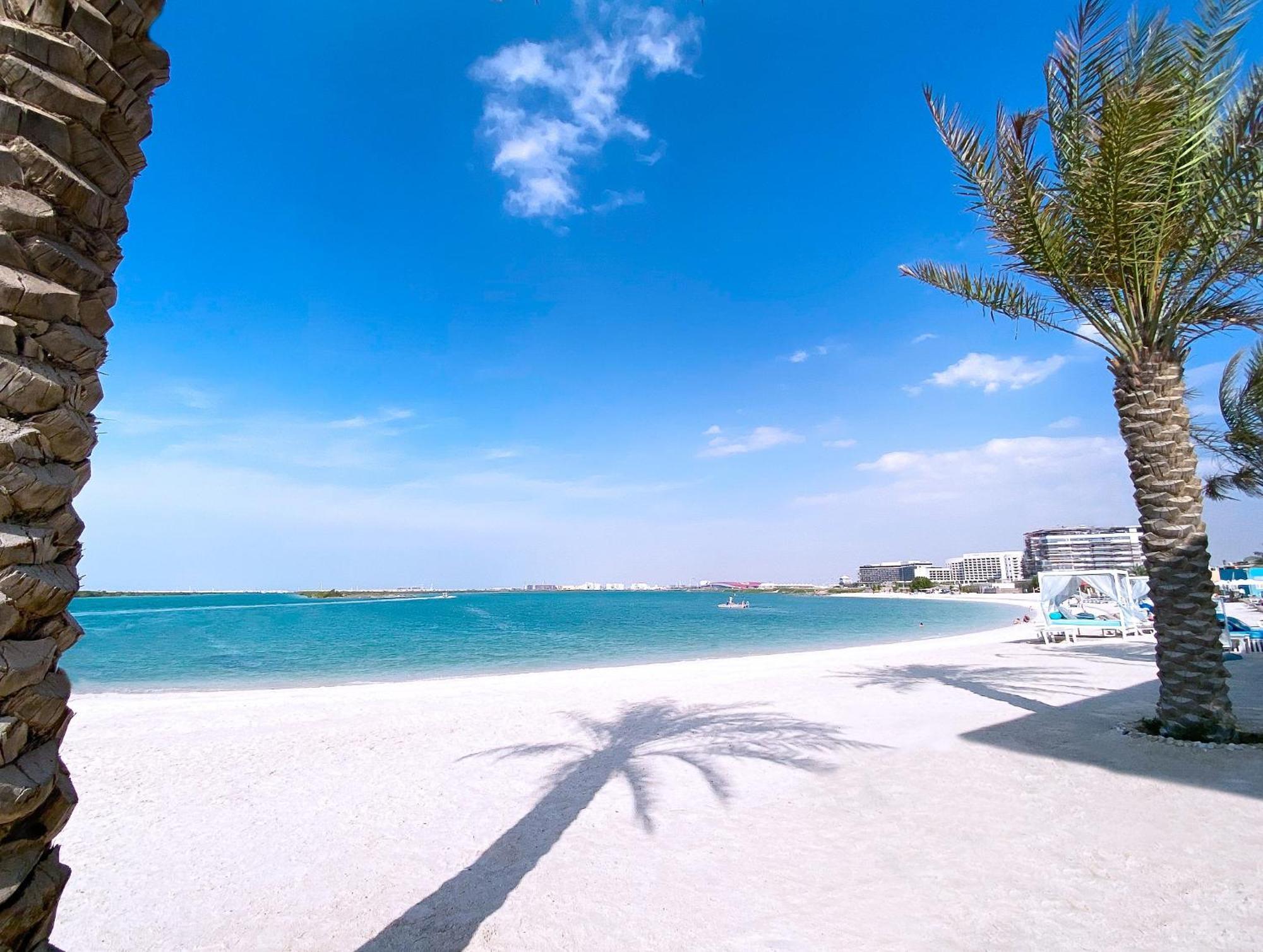The Wb Abu Dhabi, Curio Collection By Hilton Hotel Bagian luar foto Al Sufouh Beach