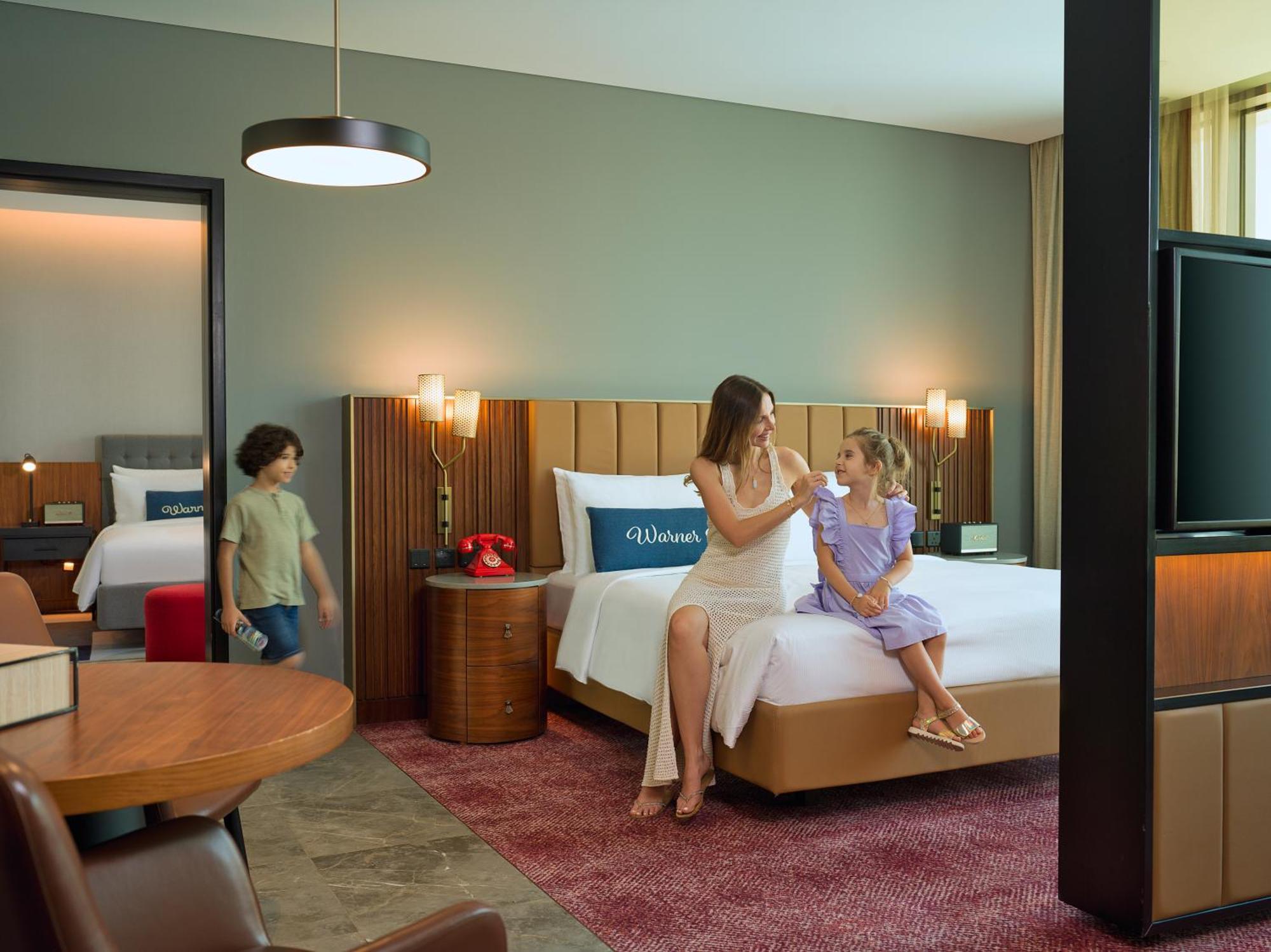 The Wb Abu Dhabi, Curio Collection By Hilton Hotel Bagian luar foto Family Suite