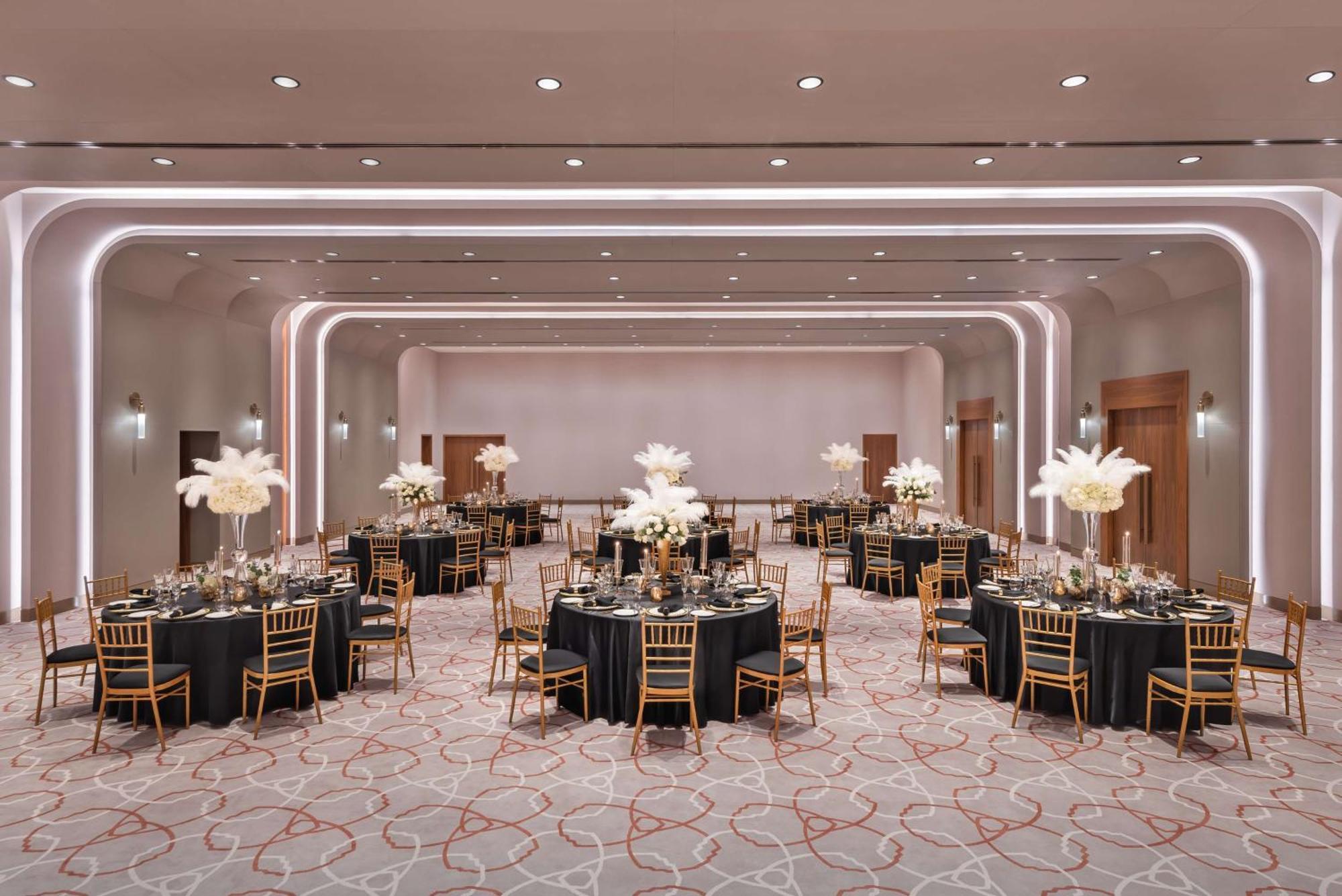 The Wb Abu Dhabi, Curio Collection By Hilton Hotel Bagian luar foto The ballroom