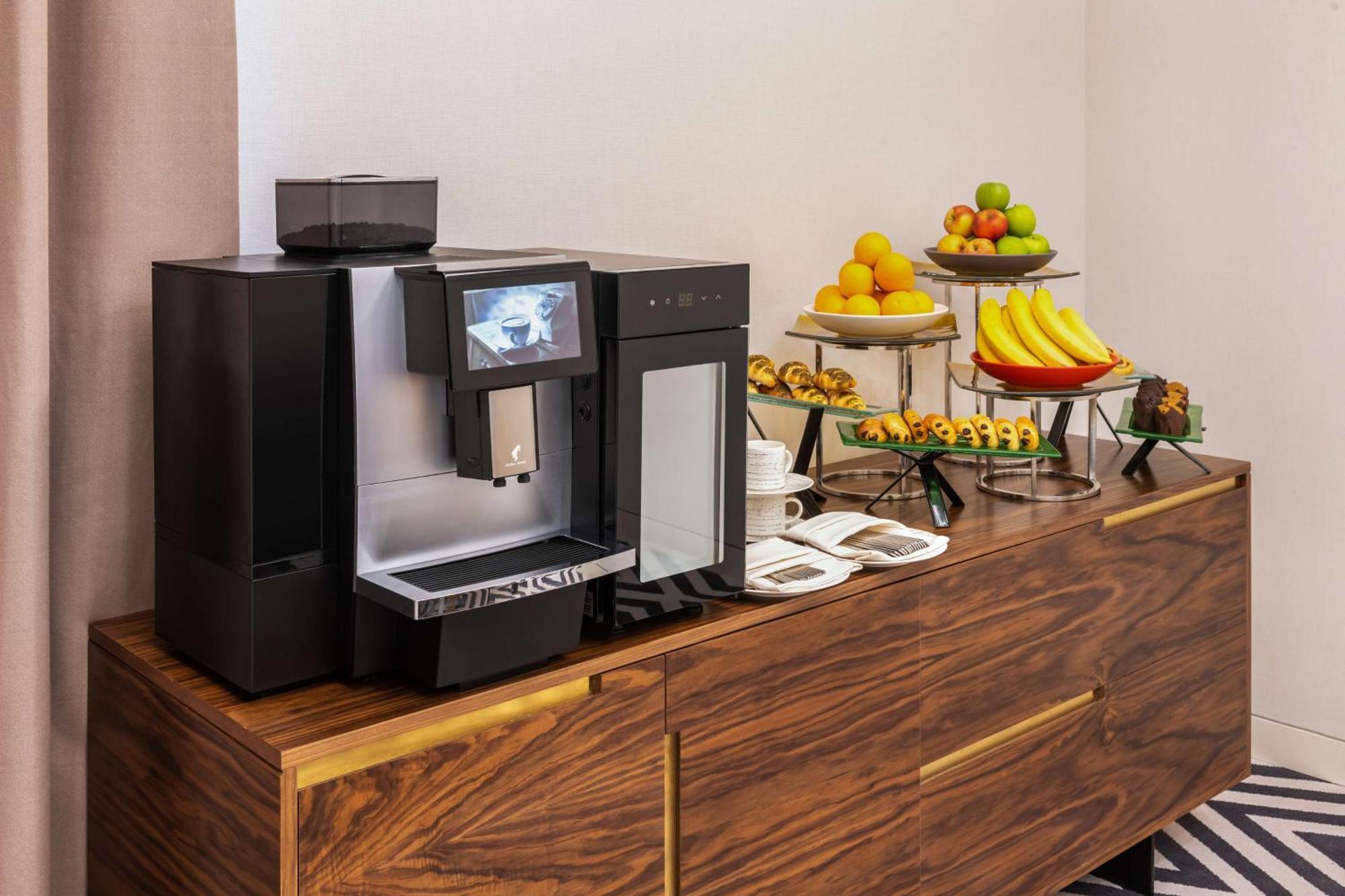 The Wb Abu Dhabi, Curio Collection By Hilton Hotel Bagian luar foto A coffee machine