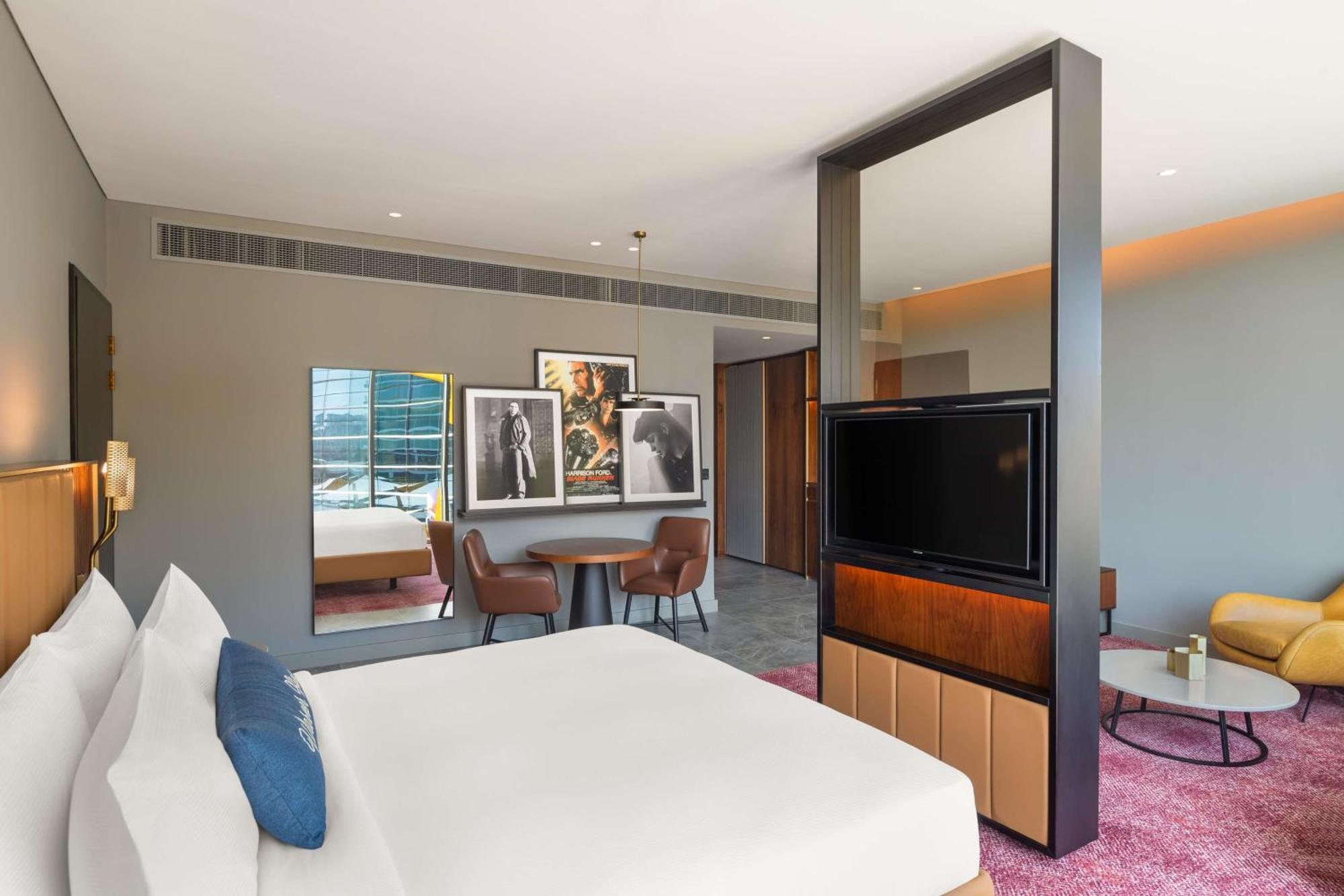 The Wb Abu Dhabi, Curio Collection By Hilton Hotel Bagian luar foto