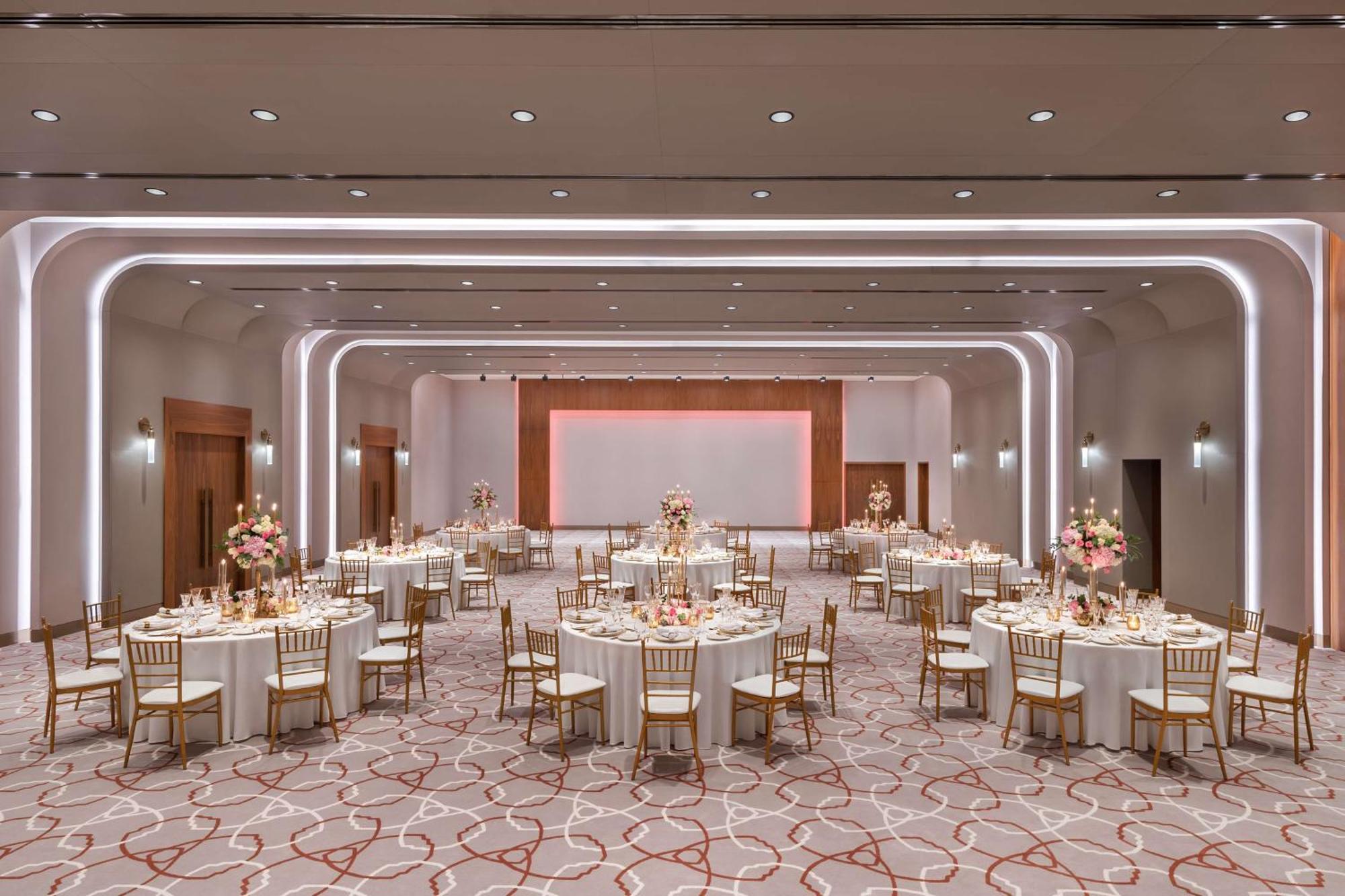 The Wb Abu Dhabi, Curio Collection By Hilton Hotel Bagian luar foto The ballroom