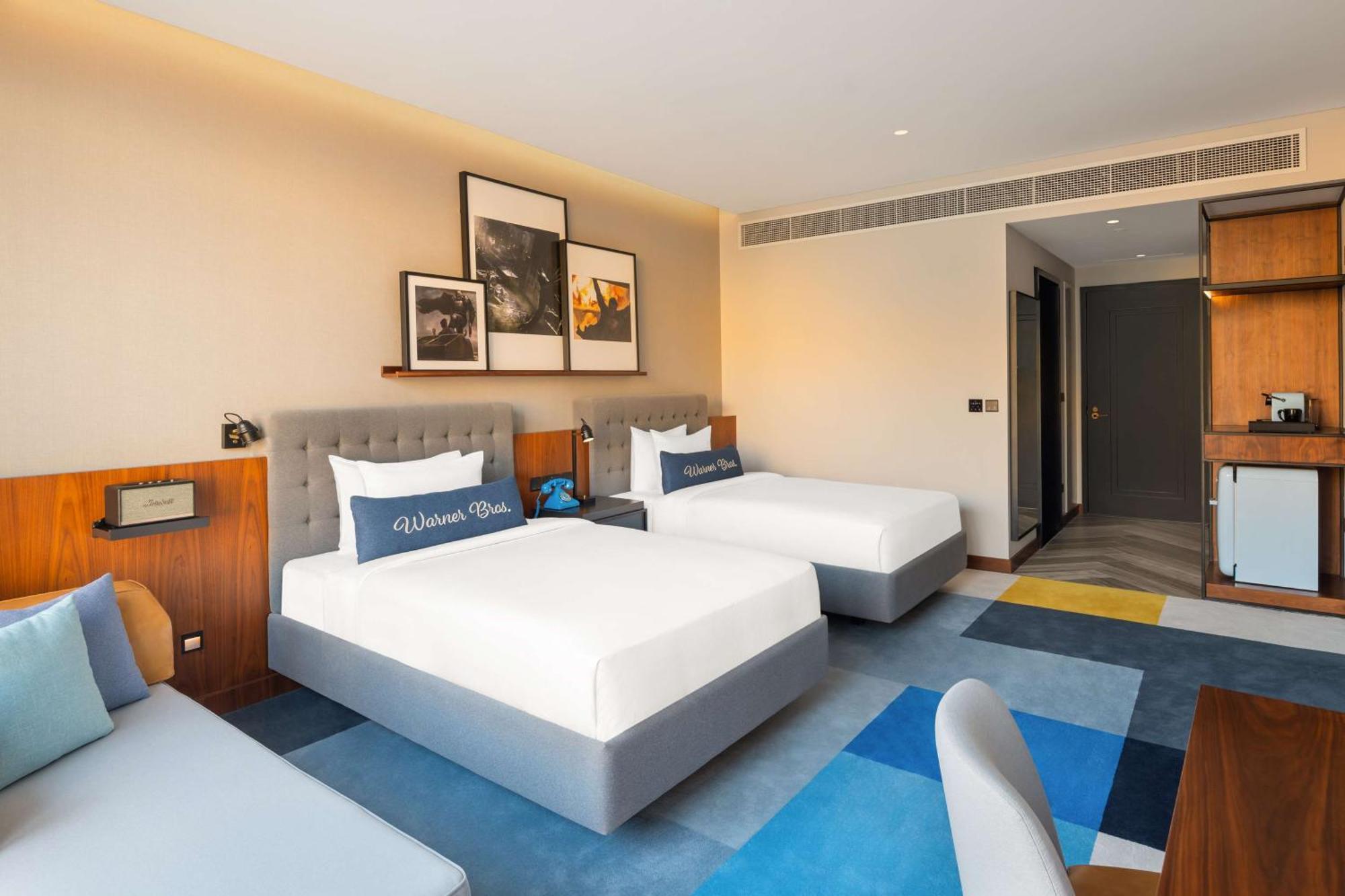 The Wb Abu Dhabi, Curio Collection By Hilton Hotel Bagian luar foto Deluxe Room