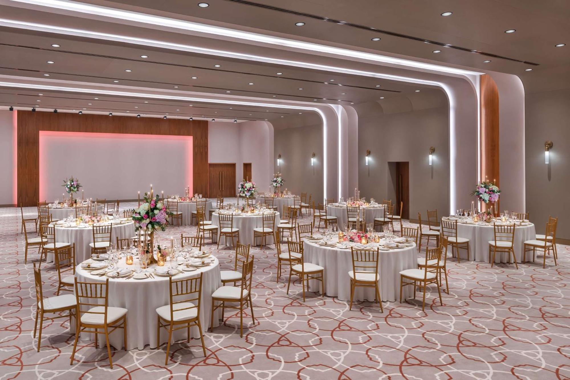 The Wb Abu Dhabi, Curio Collection By Hilton Hotel Bagian luar foto The ballroom