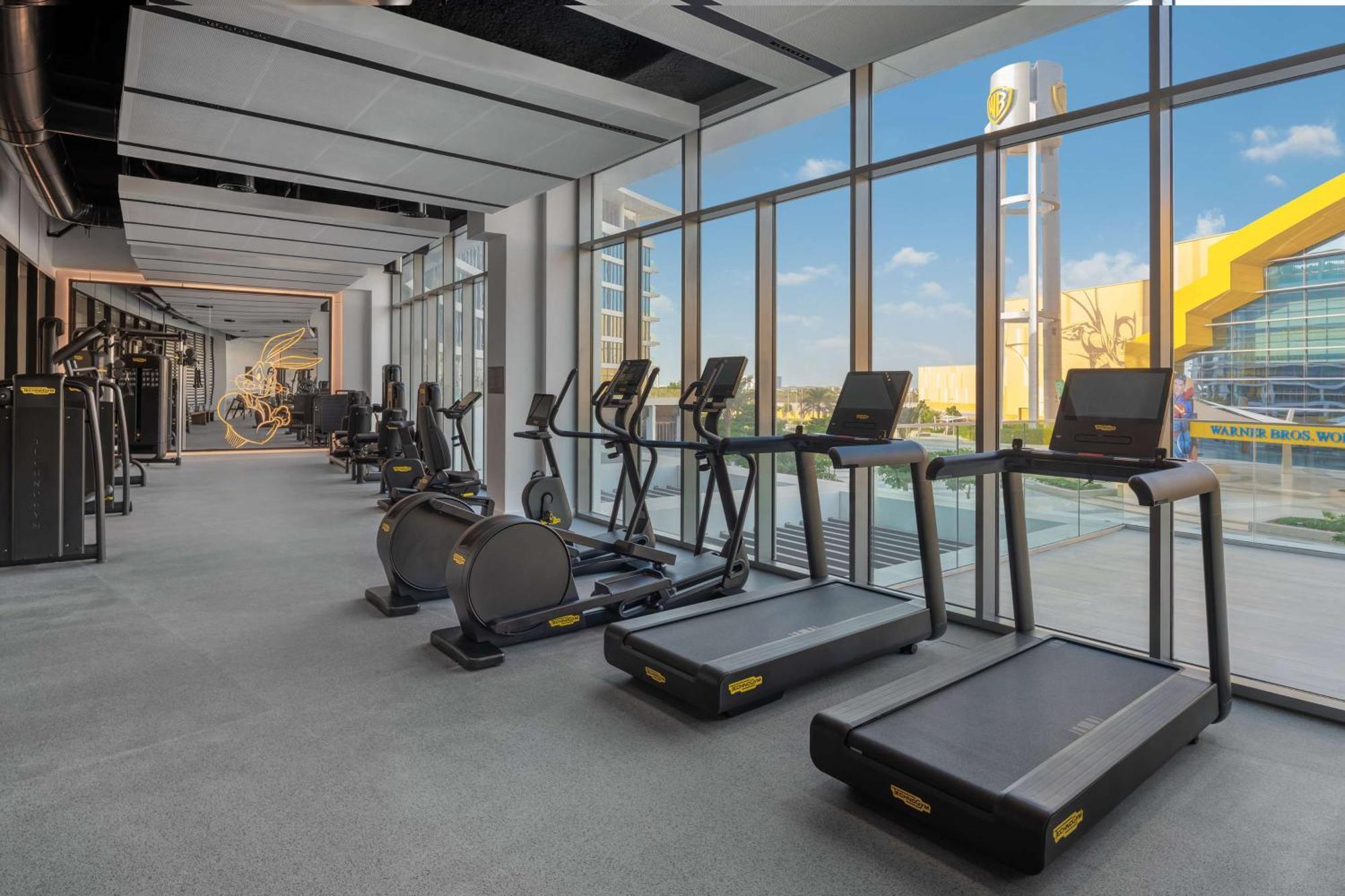 The Wb Abu Dhabi, Curio Collection By Hilton Hotel Bagian luar foto The gym at the hotel