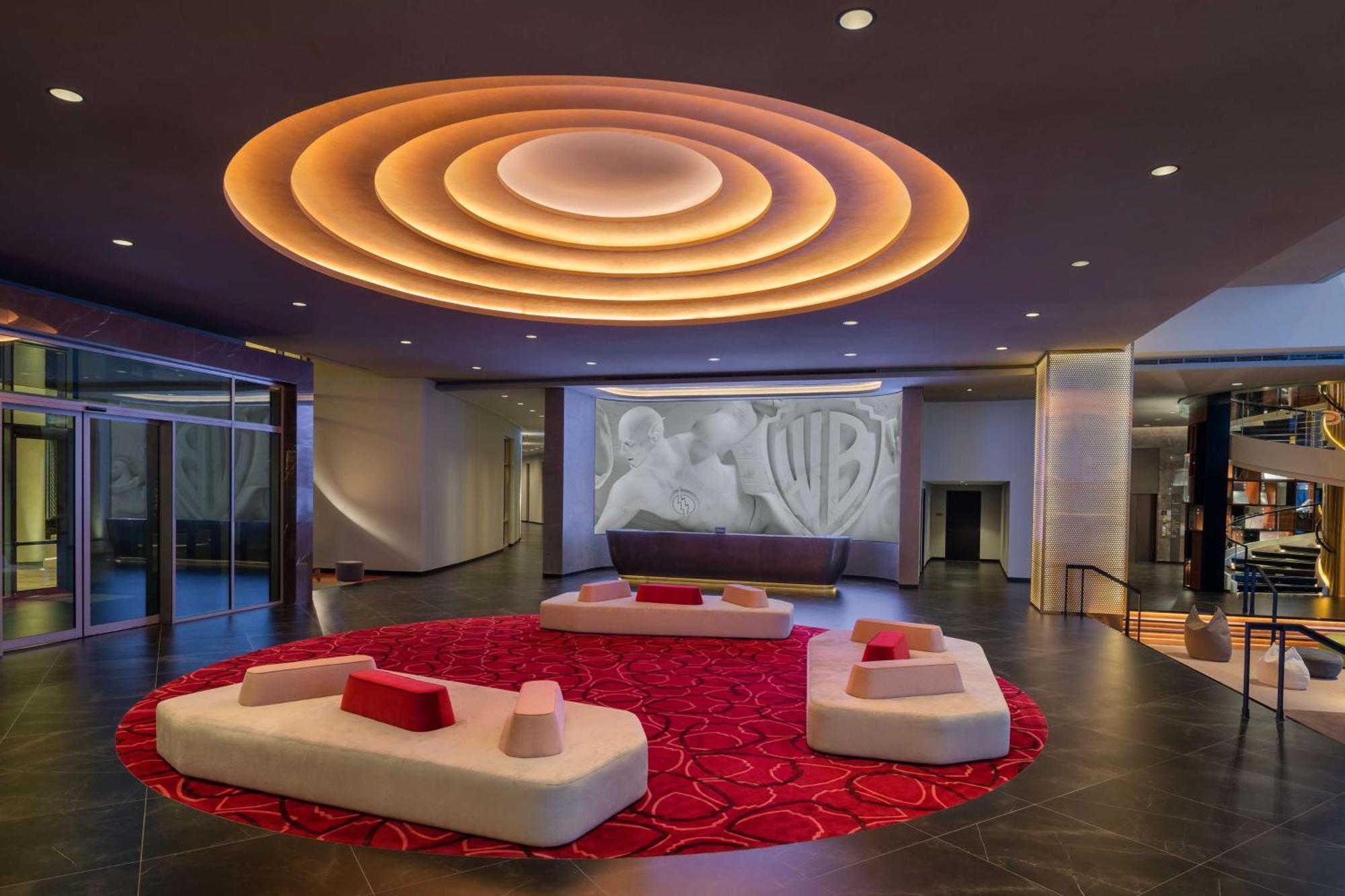 The Wb Abu Dhabi, Curio Collection By Hilton Hotel Bagian luar foto The lobby of the hotel