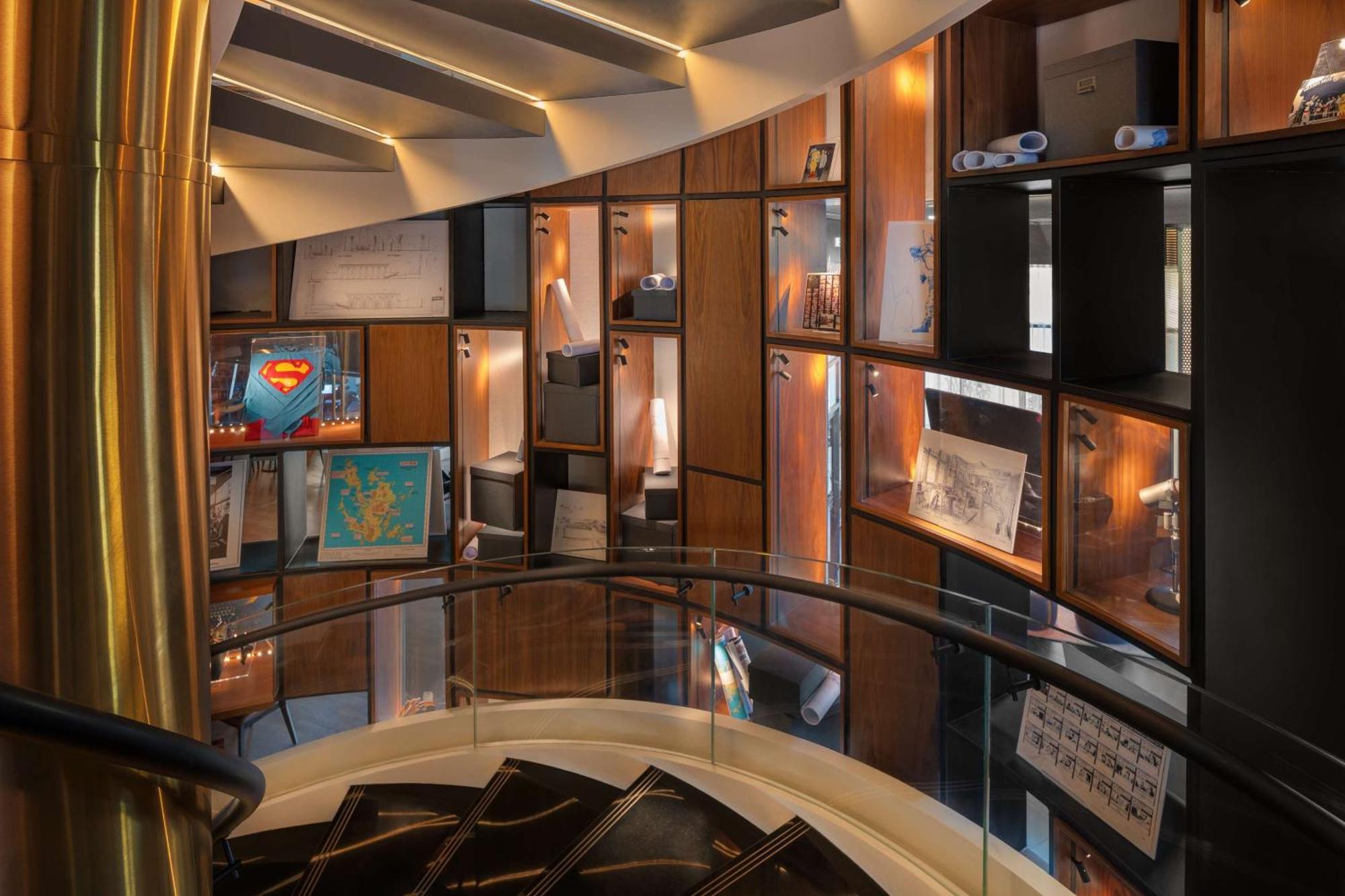 The Wb Abu Dhabi, Curio Collection By Hilton Hotel Bagian luar foto The staircase