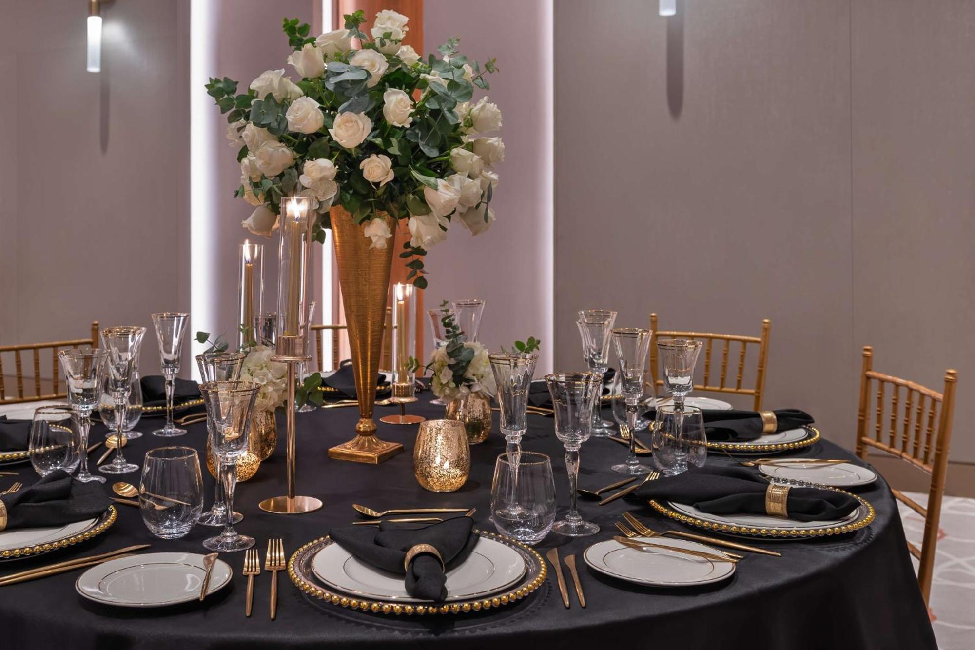 The Wb Abu Dhabi, Curio Collection By Hilton Hotel Bagian luar foto A table set for a formal dinner