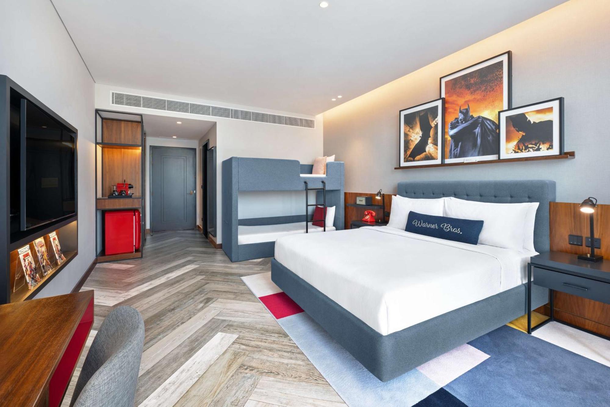 The Wb Abu Dhabi, Curio Collection By Hilton Hotel Bagian luar foto Deluxe Family Room